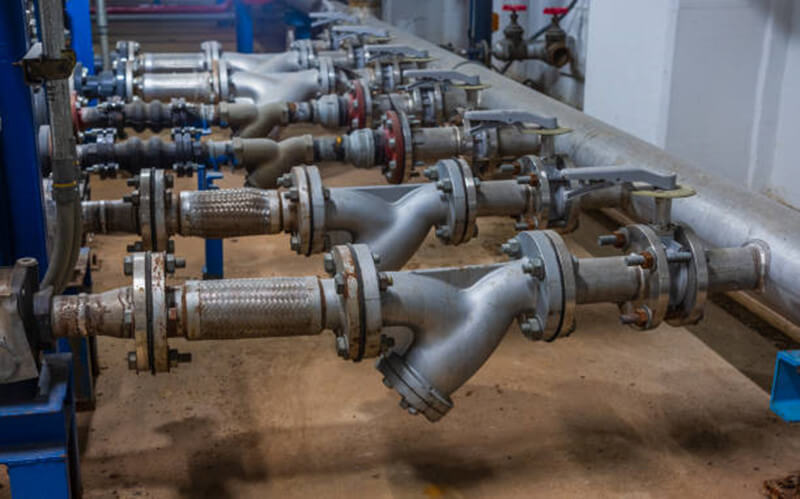 How does basket strainer work