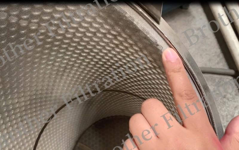 The wire mesh on the top of the basket element will be hemmed