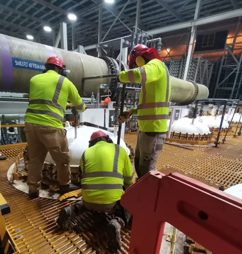 replacing filter cartridges